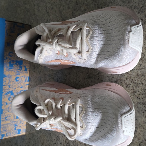 Brooks Cream Neutral Sneakers with Breathable Mesh Uppers! - Picture 2 of 7